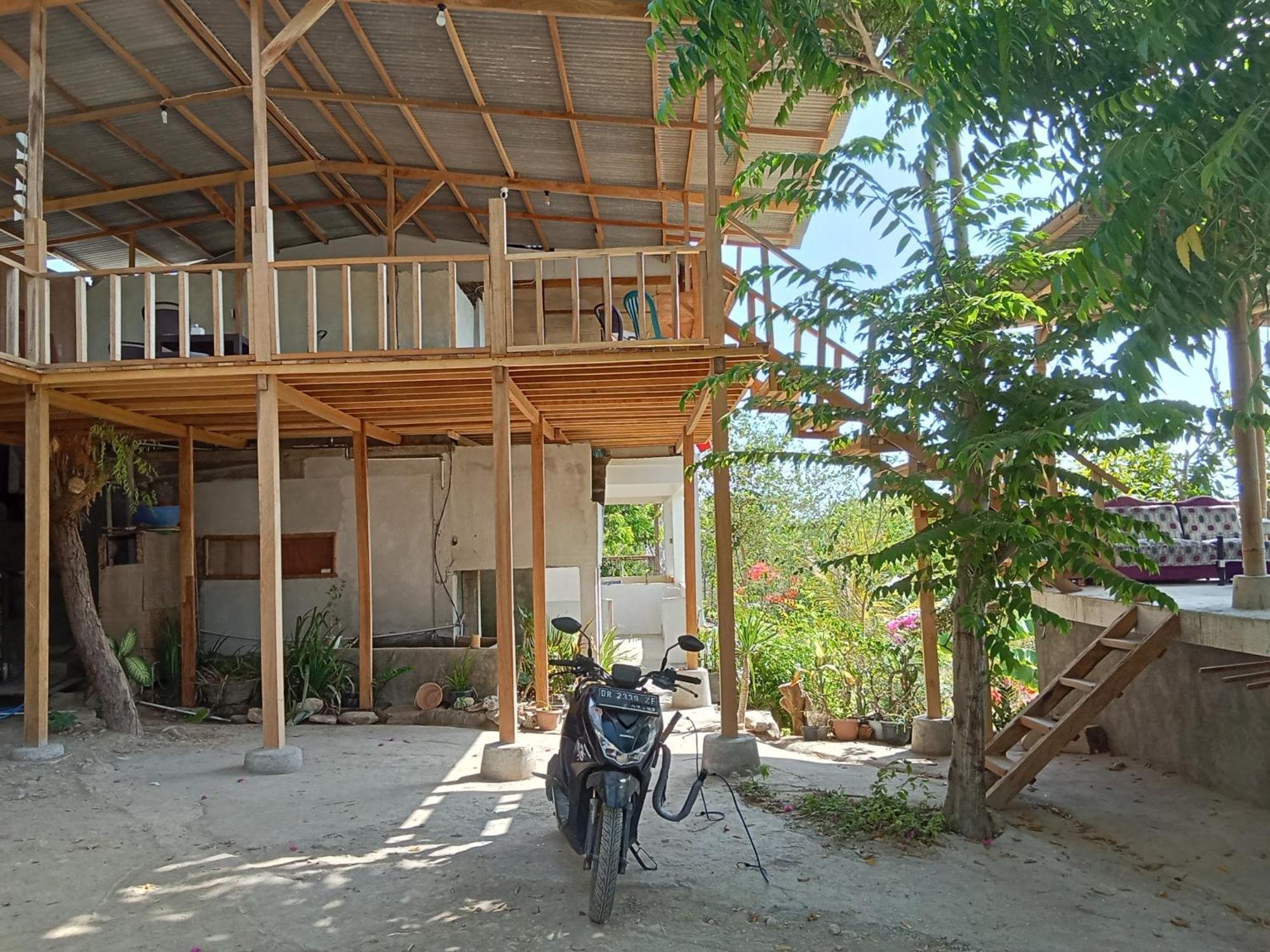 Feby'S Homestay Ekas Eksteriør bilde