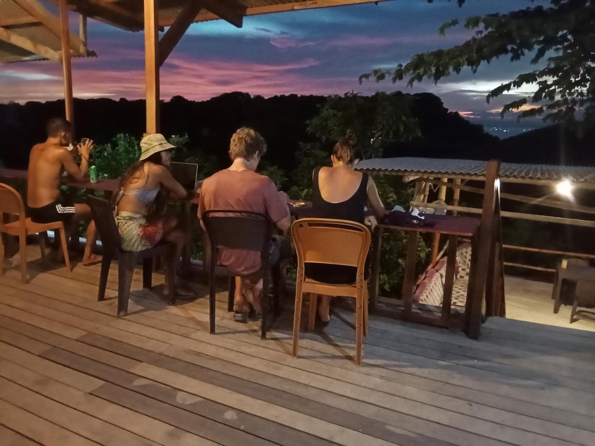 Feby'S Homestay Ekas Eksteriør bilde